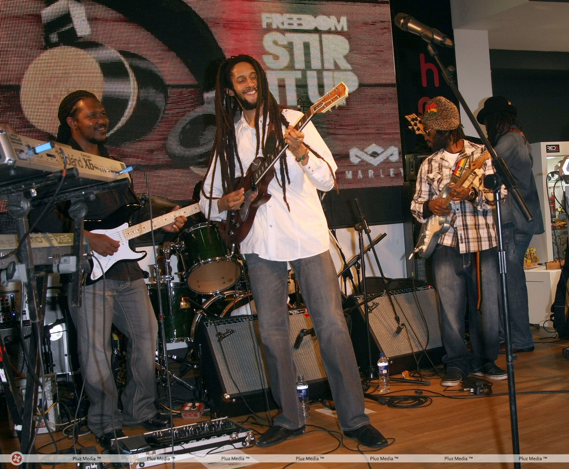 Julian Marley Performing live to promote the new range of headphones | Picture 112610